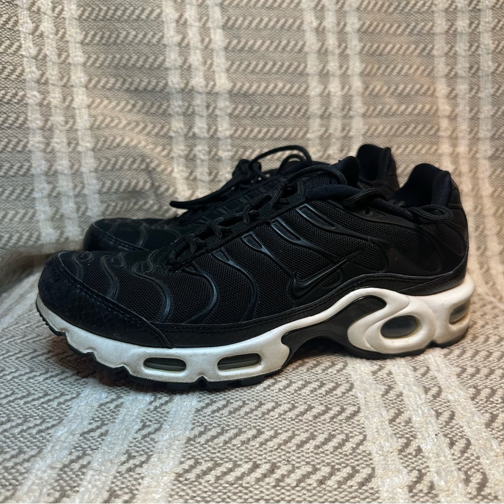 Nike Shoes Womens 8 Air Max Plus TN SE Sneakers 862201 004 Black Mesh Lace Up